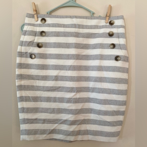 LOFT Dresses & Skirts - LOFT Gray and White Striped Skirt with Tortoise Shell Buttons